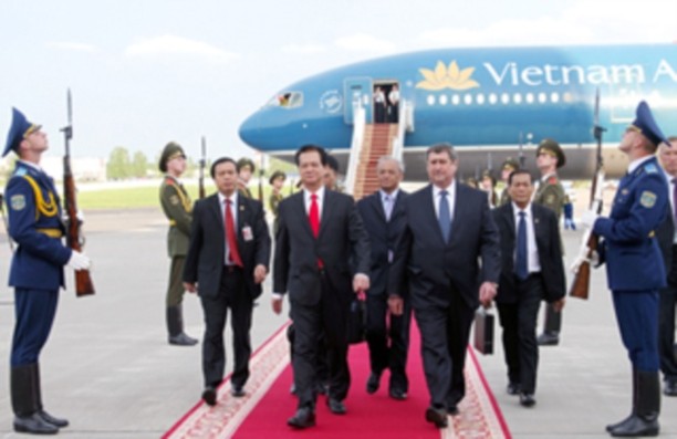 Prime Minister Nguyen Tan Dung holds talks with Belarusian counterpart - ảnh 1